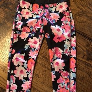 𝙵𝚕𝚘𝚛𝚊𝚕 𝚊𝚌𝚝𝚒𝚟𝚎 𝚌𝚊𝚙𝚛𝚒𝚜